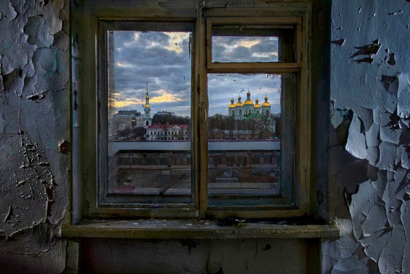 Красивые окна в загородном доме