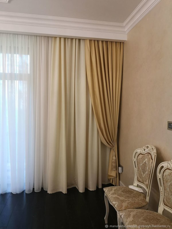 Карнизы для штор в спальню