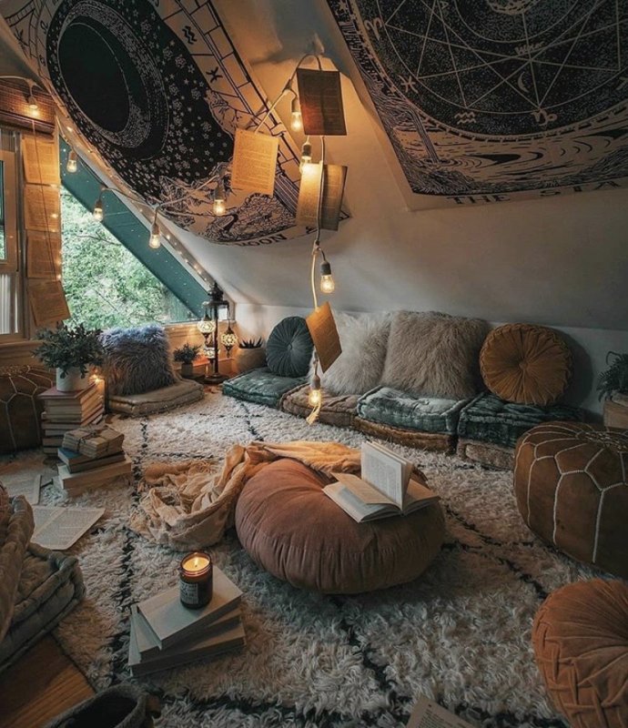Goblin Core aesthetic комната