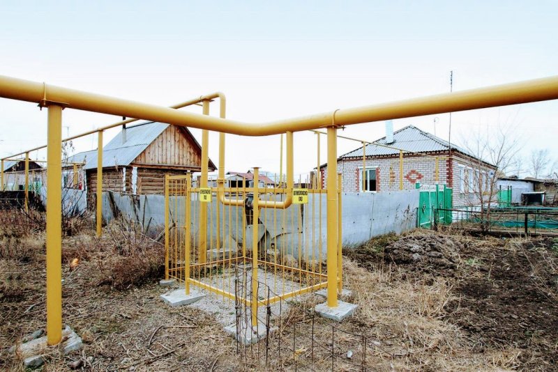 Газовая труба на участке