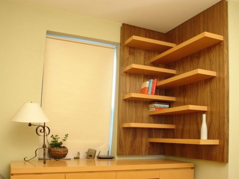 Угловая книжная полка на стену