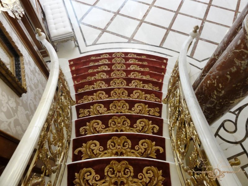 Мраморная лестница Гатчинского дворца