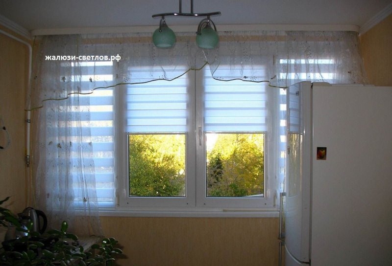 Рулонные шторы на кухню