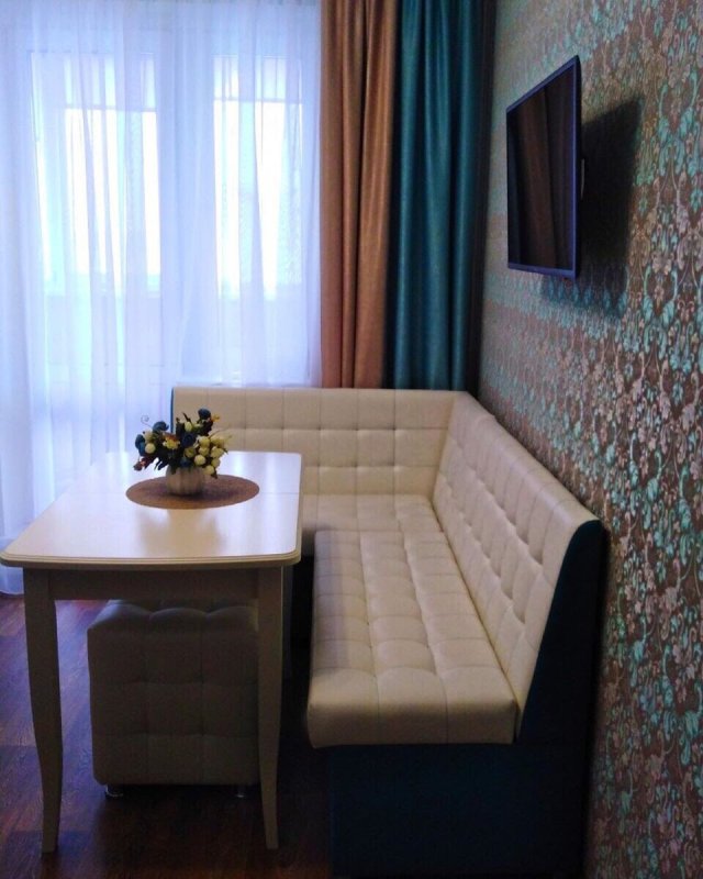 Диван на маленькой кухне