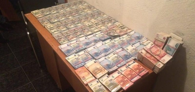 Комната с деньгами