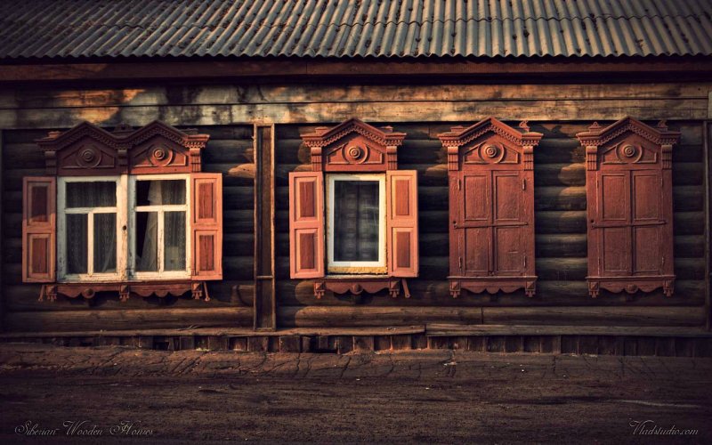 Дом со ставнями