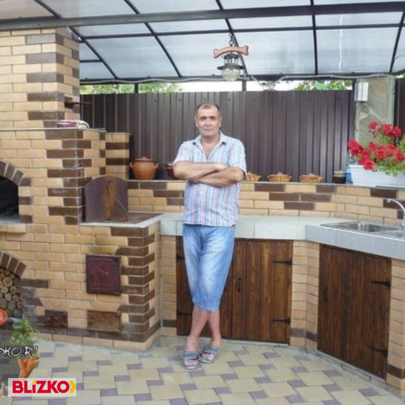 Летняя кухня с камином