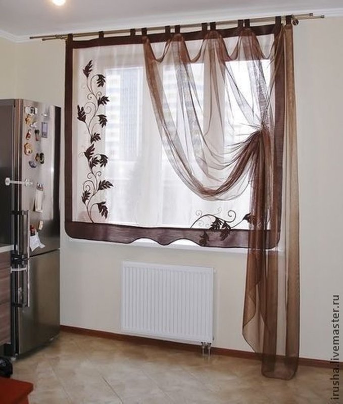 Короткие шторы в гостиную