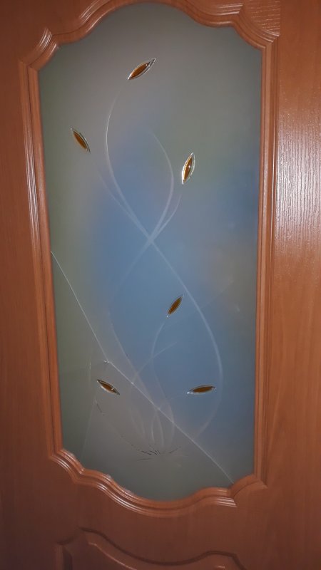 Треснуло стекло на двери межкомнатной