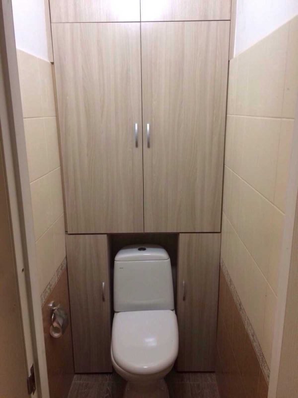 Жалюзийные дверцы в туалете
