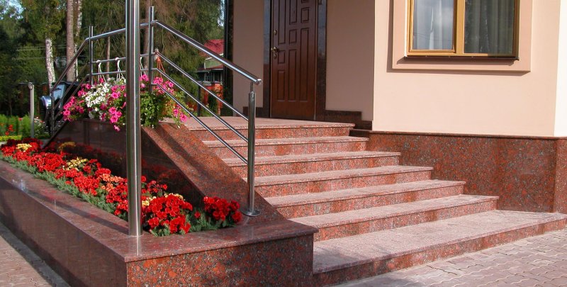 Цветник Капустинский гранит