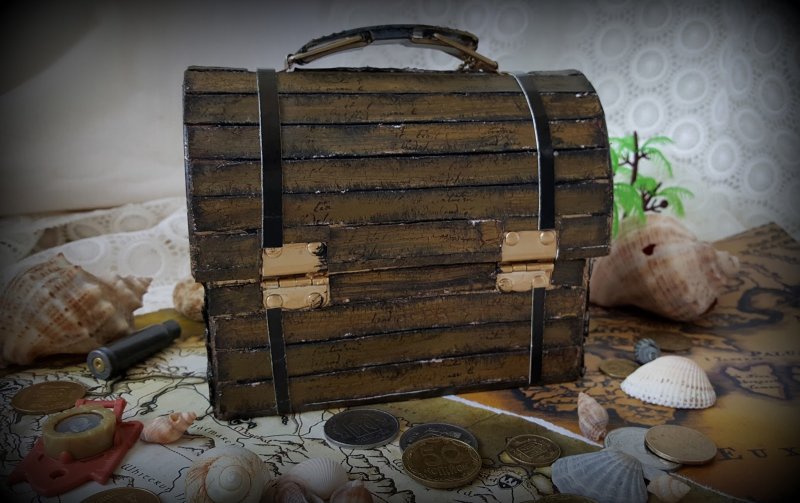 Пиратский сундук из картона