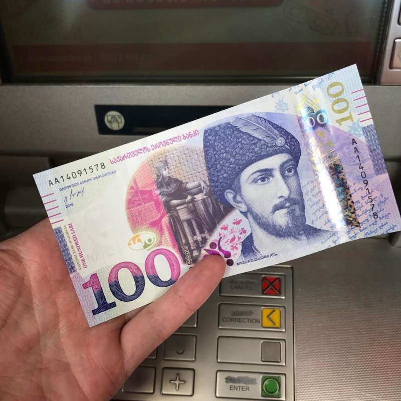 200 Лари