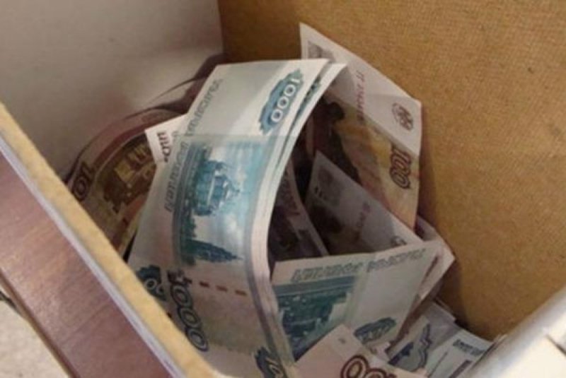 Деньги в тумбочке