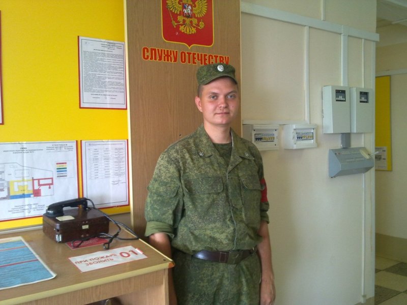 Спящий солдат на посту