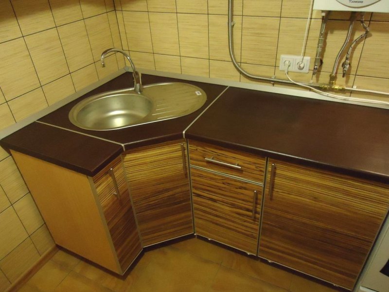 Угловая тумбочка на кухню