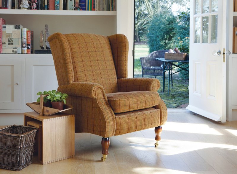 Кресло поворотное Lounge Chair