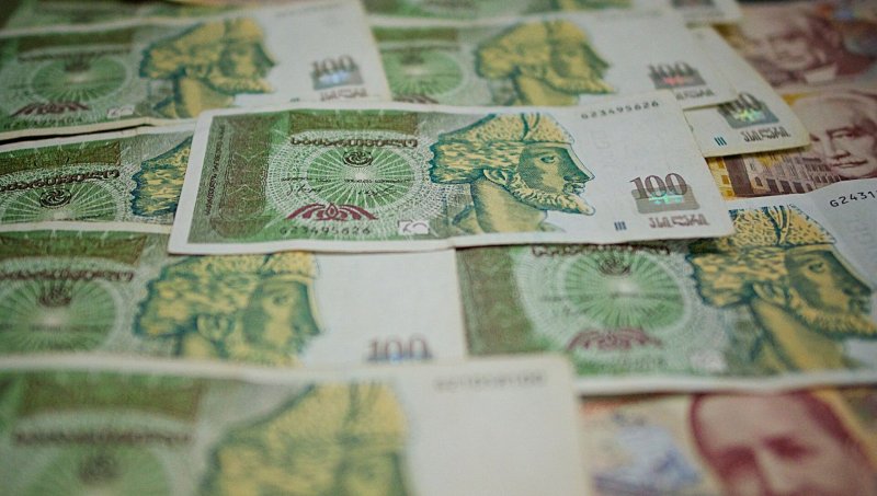 1000 Долларов в лари