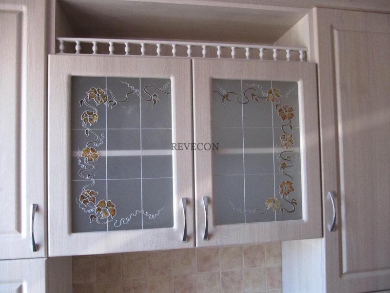 Кухонные шкафы со стеклянными дверцами