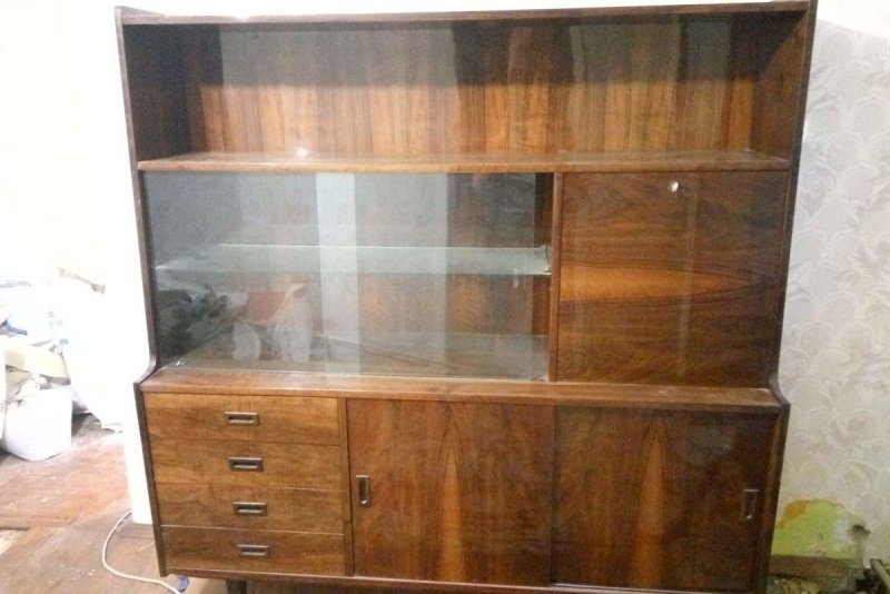 Сервант полированный