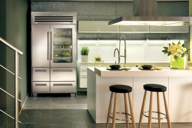 Угловая кухня ikea с холодильником сбоку