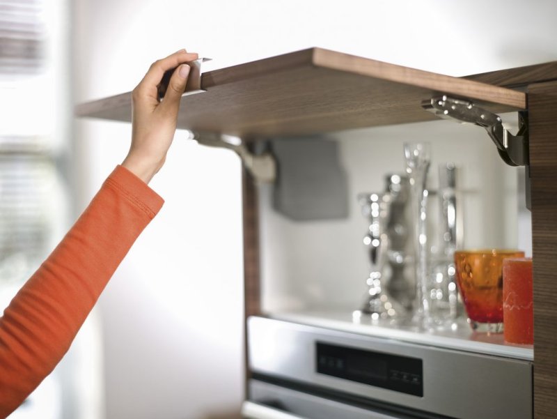 Blum Aventos HK 03 подъемник
