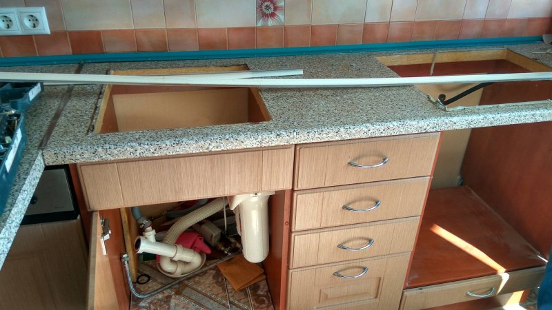 Крепление для столешницы на кухне