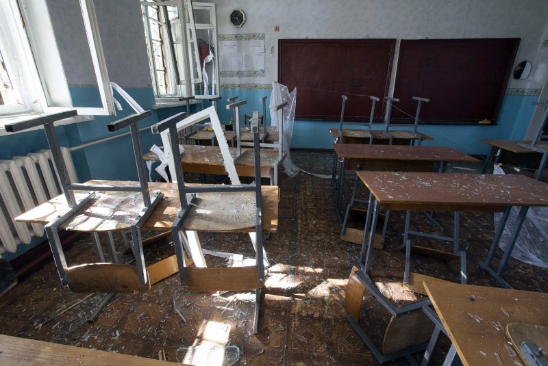 Артобстрел в Донецке школа