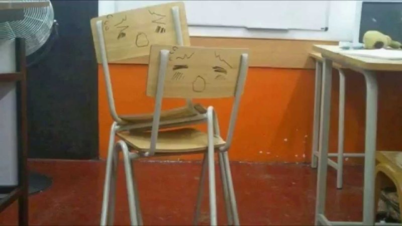 Постройки из стульев