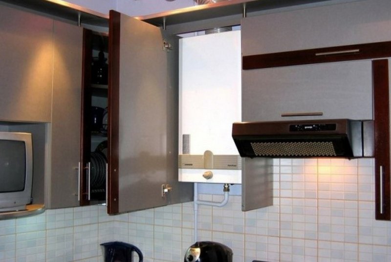 Газовая колонка в шкафу