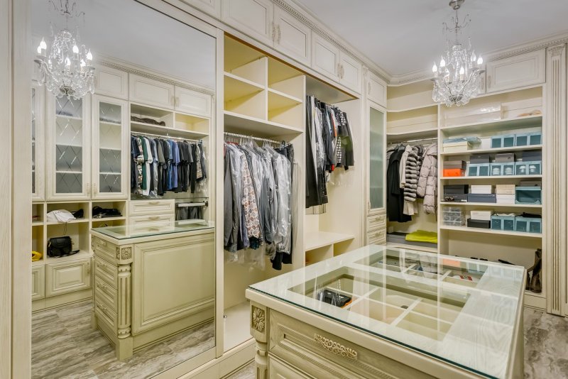 Классические гардеробные комнаты