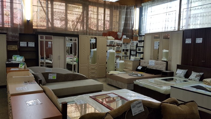 Расстановка мебели в магазине мебели