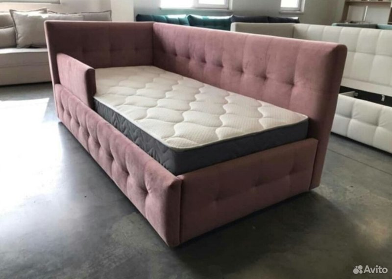 Кровать Boss Mini много мебели