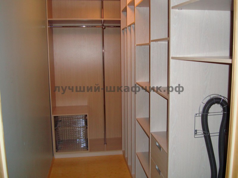 Шкаф в кладовке