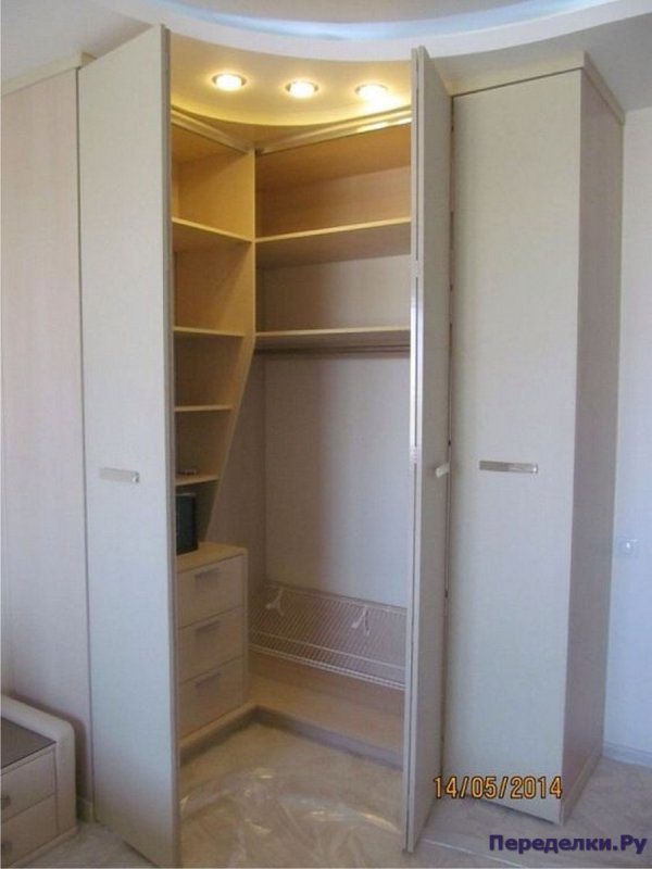 Угловые книжные полки