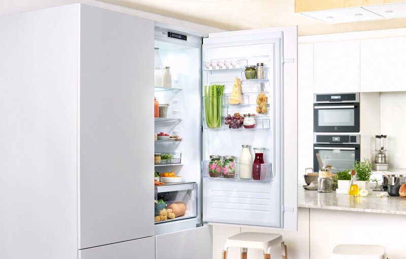 Встраиваемый холодильник Electrolux enn3074efw