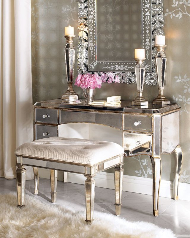 Стол туалетный Metal Vanity Table