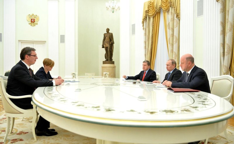 Путин круглый стол