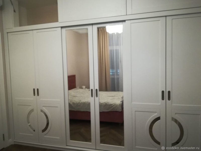 Шкаф классика с антресолями