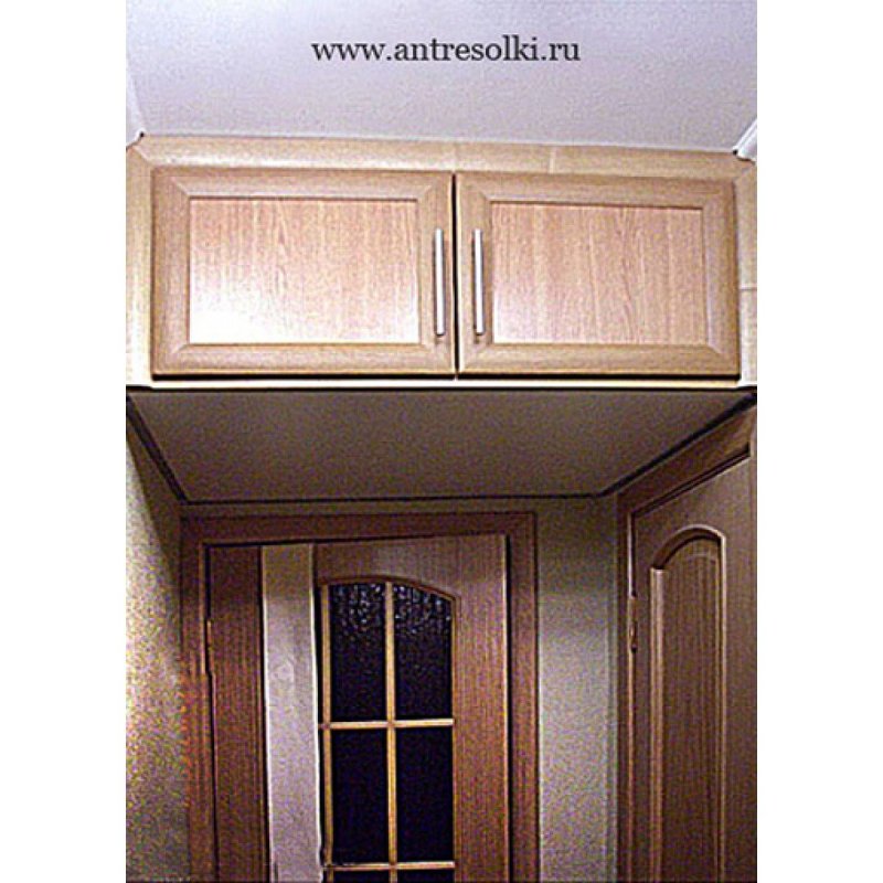 Антресоли в прихожей