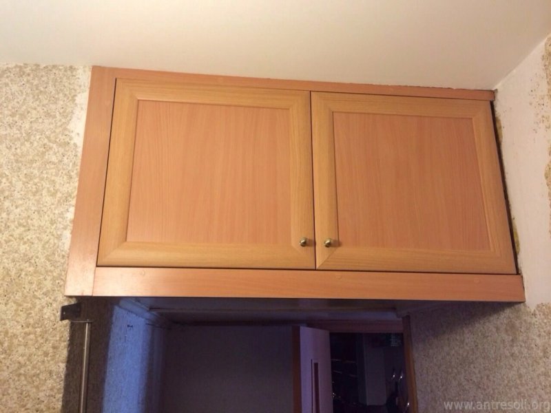 Кухня с антресолью