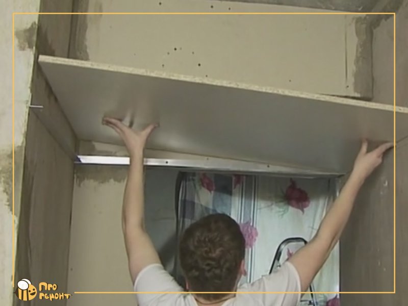 Уголок для антресоли