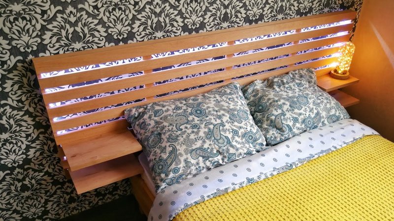 Изголовье кровати из реек