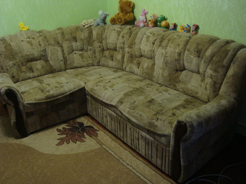 Угловой диван старый