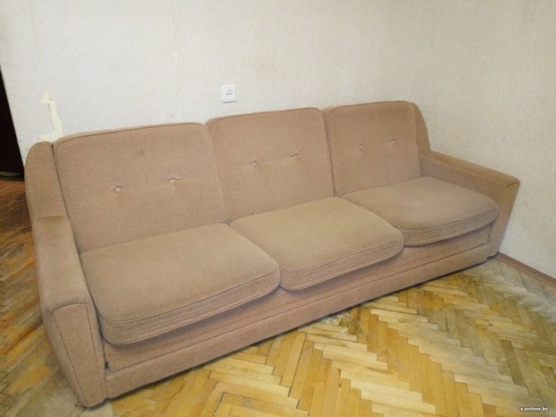 Советский диван с подушками