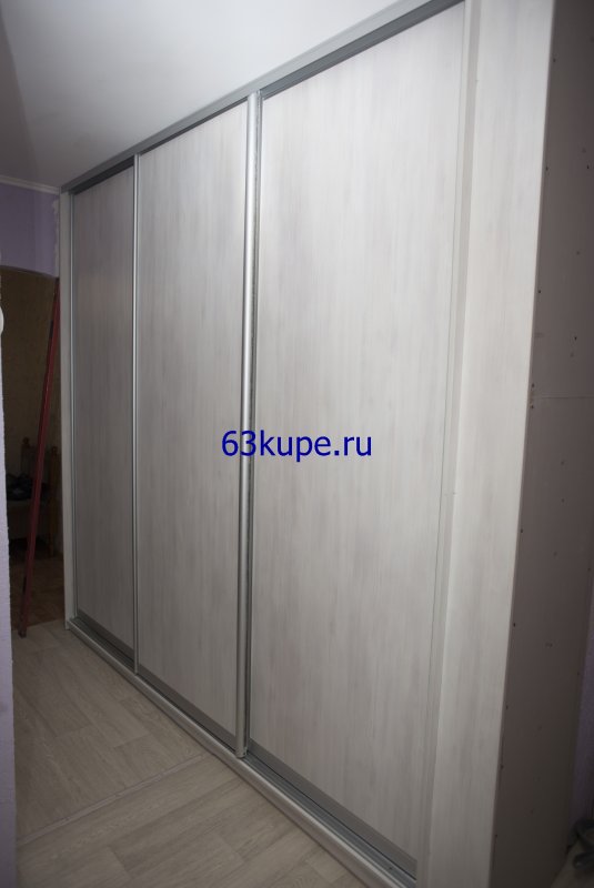 Выбеленное дерево шкаф
