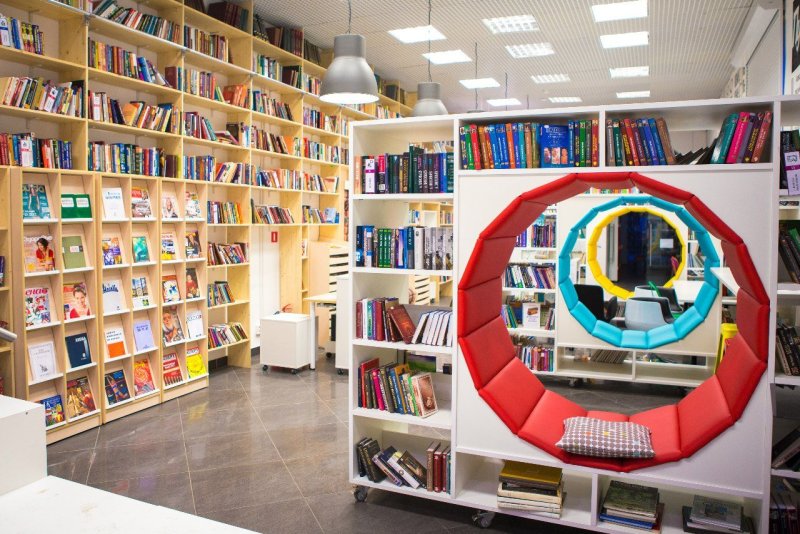 Библиотека Гоголя Среднеохтинский