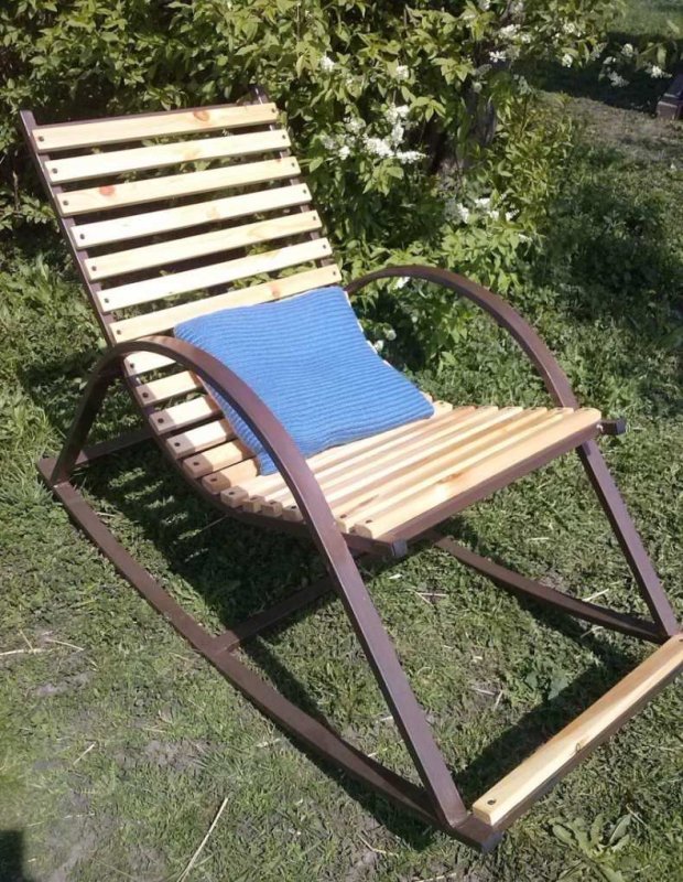 Кресло качалка из профтрубы