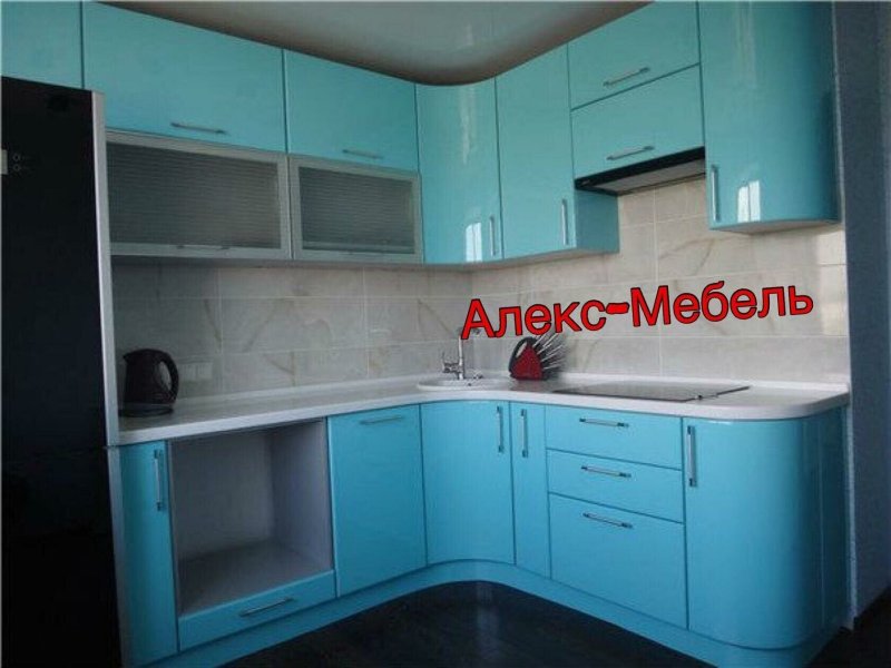 Голубая глянцевая кухня