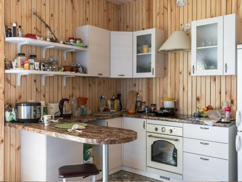 Угловая кухня на даче